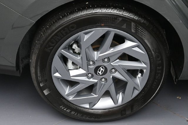 Used 2026 Hyundai Elantra Hybrid FWD image 5