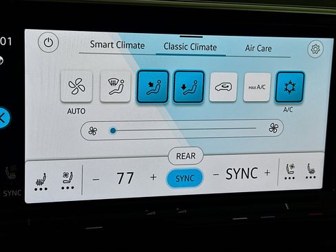 Used 2025 Volkswagen Atlas SE image 23