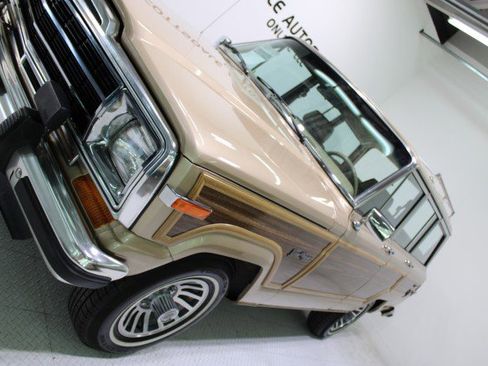 Used 1989 Jeep Grand Wagoneer image 12