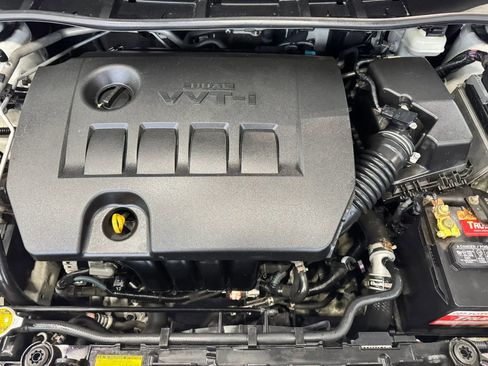 Used 2013 Toyota Corolla LE image 29