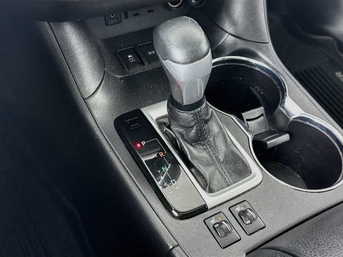 Used 2019 Toyota Highlander XLE AWD/4WD image 18