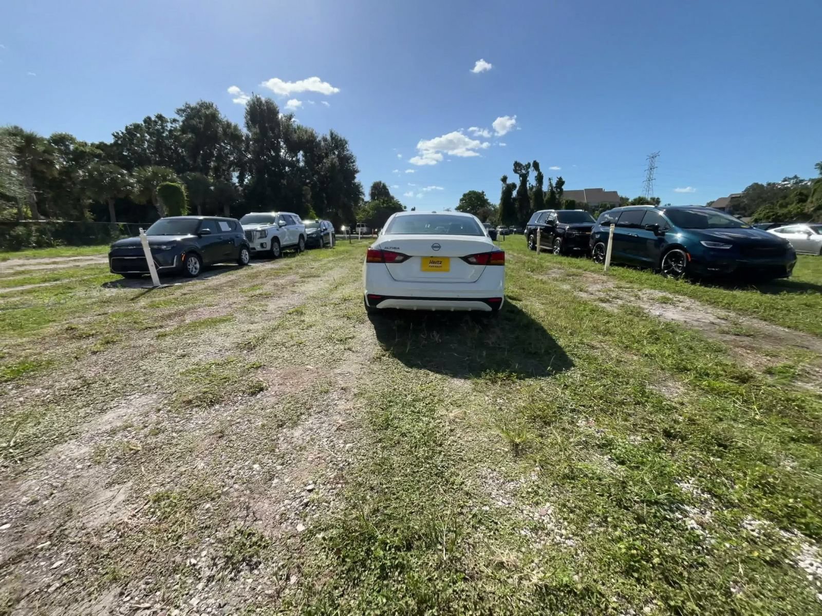 Used 2025 Nissan Altima 2.5 SV FWD image 13