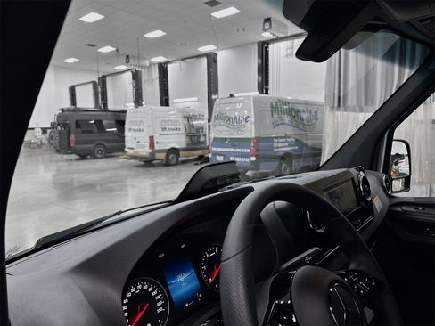New 2025 Mercedes-Benz Sprinter 2500 image 10