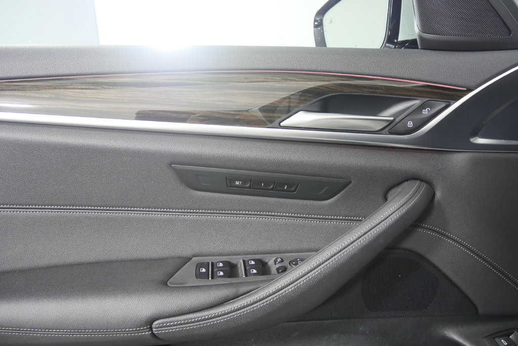Used 2021 BMW 530i w/ Convenience Package RWD image 9