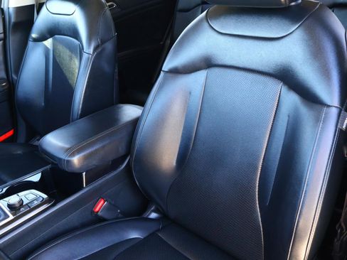 Used 2023 Kia Sportage EX image 12