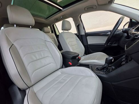 Used 2018 Volkswagen Tiguan SEL Premium image 18