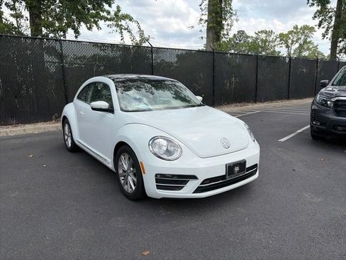 Used 2019 Volkswagen Beetle 2.0T SE FWD image 3
