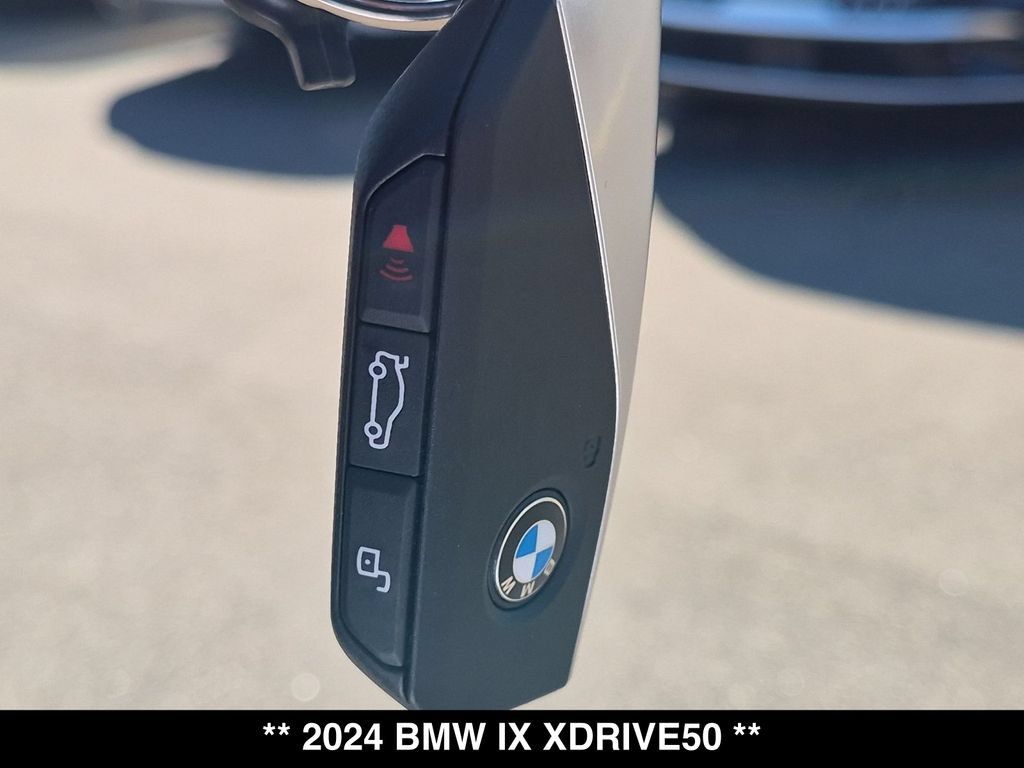 Used 2024 BMW iX xDrive50 w/ Premium Package AWD/4WD image 29
