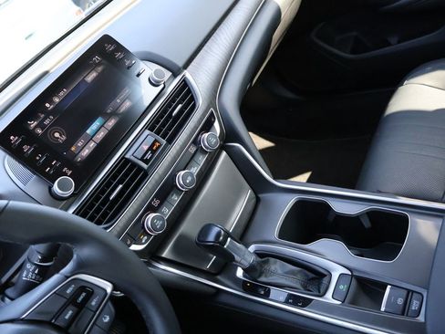 Used 2019 Honda Accord EX-L image 18