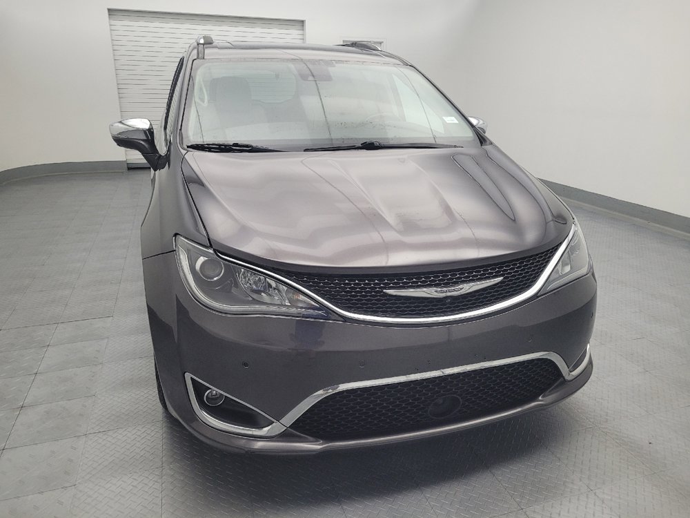 Used 2017 Chrysler Pacifica Limited w/ UConnect Theater Package FWD image 14
