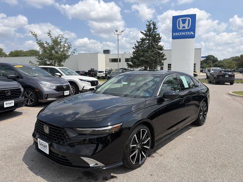 Certified 2025 Honda Accord Touring image 1