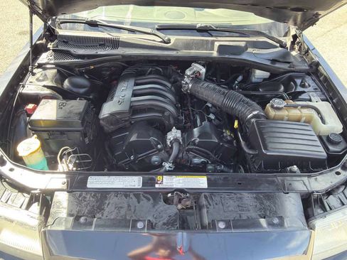 Used 2010 Chrysler 300 Touring RWD image 30