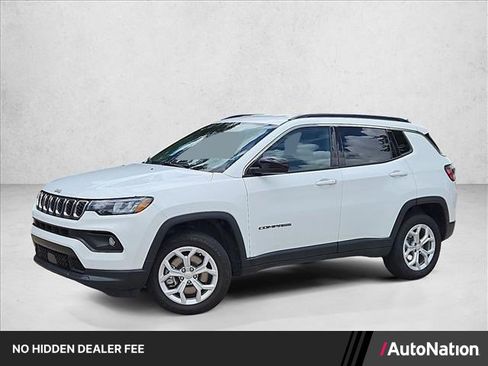 Used 2024 Jeep Compass Latitude AWD/4WD image 1