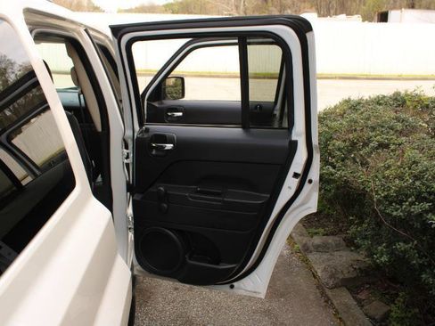 Used 2014 Jeep Patriot Sport FWD image 14