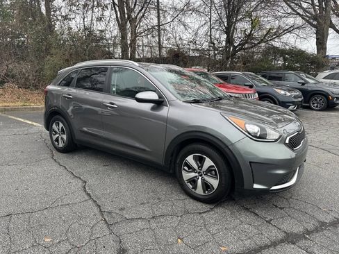 Used 2017 Kia Niro LX image 4