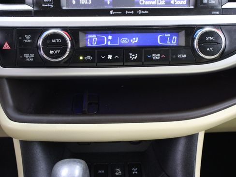 Used 2017 Toyota Highlander Limited Platinum AWD/4WD image 20