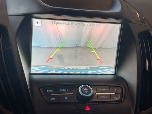 Used 2019 Ford Escape SE image 17