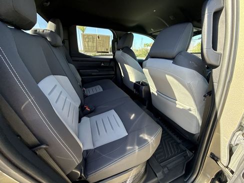 Used 2025 Toyota Tacoma TRD Off-Road image 17