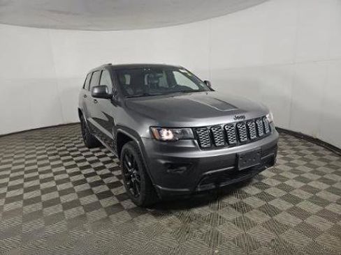 Used 2020 Jeep Grand Cherokee Altitude AWD/4WD image 2