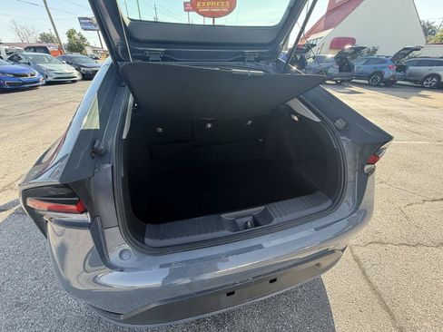 Used 2025 Toyota Prius LE FWD image 11