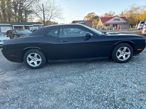 Used 2010 Dodge Challenger SE image 7
