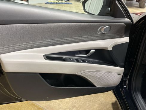 Used 2024 Hyundai Elantra Limited FWD image 12