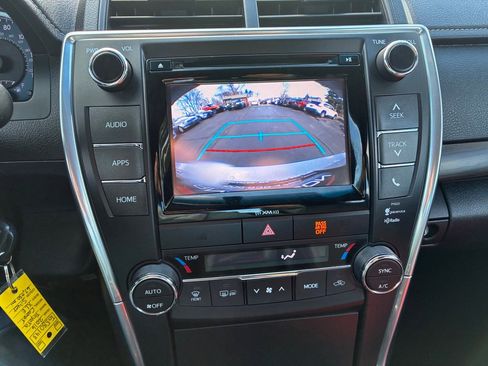 Used 2016 Toyota Camry XLE image 26