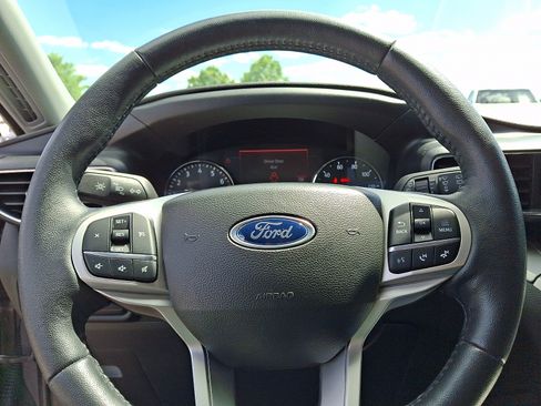 Used 2023 Ford Explorer XLT w/ Equipment Group 202A AWD/4WD image 21