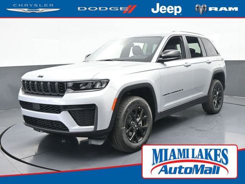 New 2026 Jeep Grand Cherokee Altitude image 1