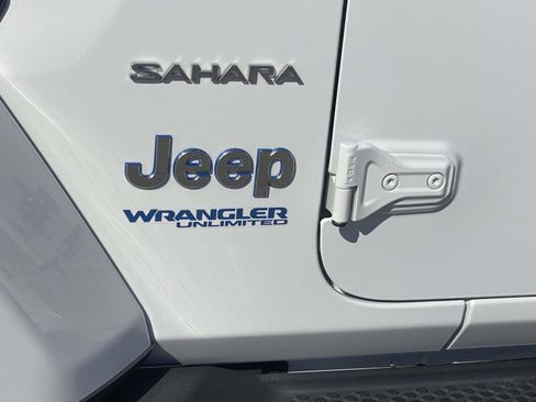 Used 2022 Jeep Wrangler Unlimited Sahara image 25