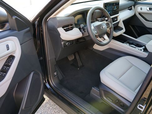 New 2026 Ford Explorer Active w/ Active Comfort Package image 15