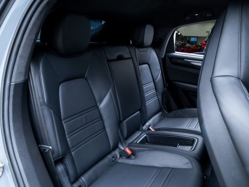 Used 2022 Porsche Cayenne Turbo GT AWD/4WD image 33