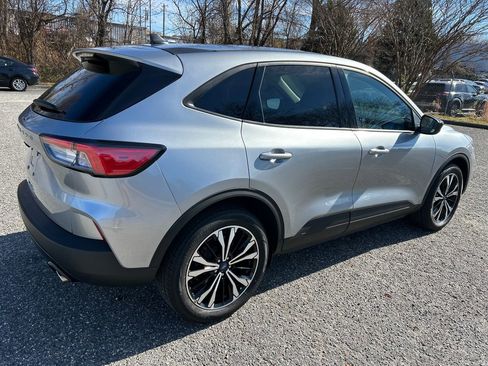 Used 2022 Ford Escape SE w/ SE Sport Appearance Package image 6