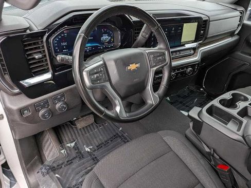 Used 2024 Chevrolet Silverado 2500 LT image 2