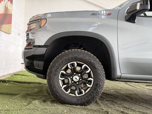 Used 2024 Chevrolet Silverado 1500 ZR2 w/ Technology Package image 20