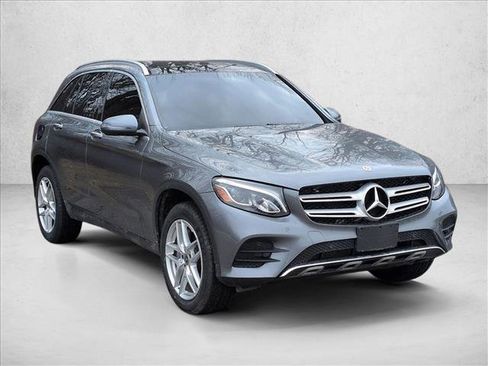 Used 2019 Mercedes-Benz GLC 300 4MATIC image 3