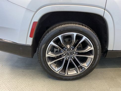 Used 2022 Jeep Grand Wagoneer Series III w/ Rear Seat Video Group 1 image 40