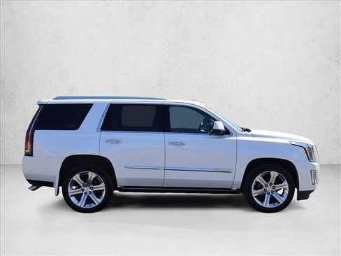 Used 2017 Cadillac Escalade Platinum AWD/4WD image 4