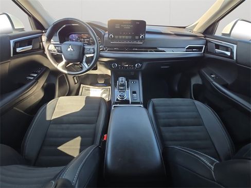 Used 2024 Mitsubishi Outlander SE image 15