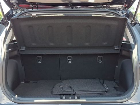 Certified 2025 Hyundai Venue Limited FWD image 28