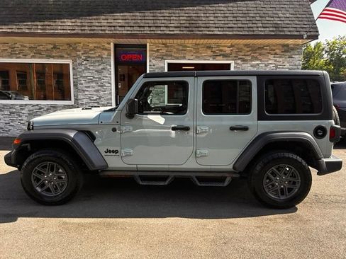 Used 2024 Jeep Wrangler Unlimited Sport AWD/4WD image 4