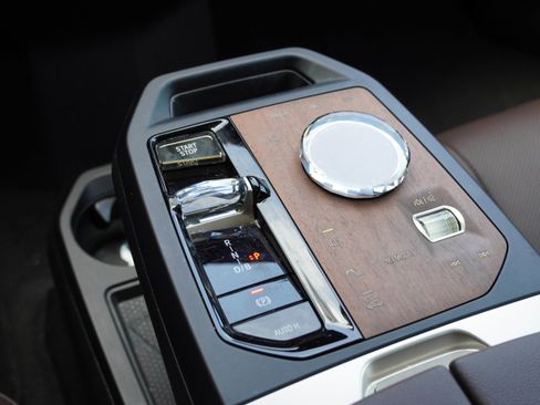 Used 2023 BMW iX xDrive50 w/ Premium Package image 29