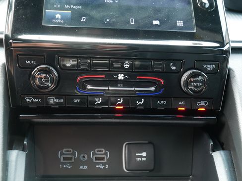 Used 2025 Jeep Grand Cherokee Laredo w/ Luxury Tech Group I AWD/4WD image 31