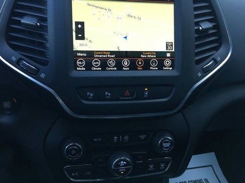 Used 2023 Jeep Cherokee Altitude Lux image 23