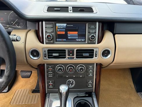 Used 2011 Land Rover Range Rover HSE image 18