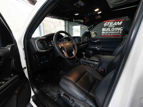 Certified 2023 Toyota Tacoma TRD Off-Road w/ TRD Premium Off Road Package image 8