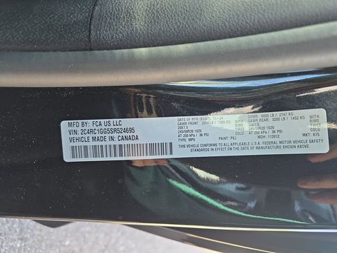 Used 2025 Chrysler Pacifica Limited FWD image 39