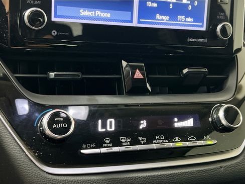 Used 2021 Toyota Corolla LE FWD image 25