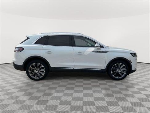 Used 2022 Lincoln Nautilus Reserve AWD/4WD image 8