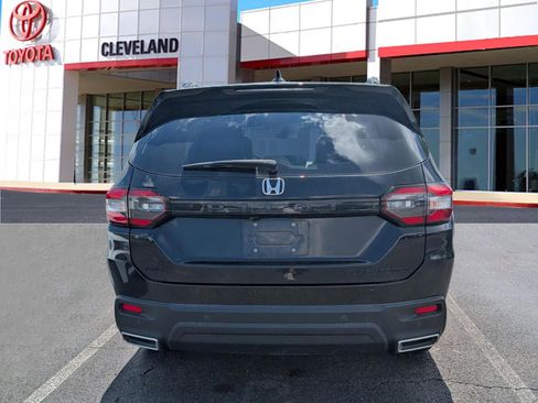 Used 2025 Honda Pilot Black Edition image 5